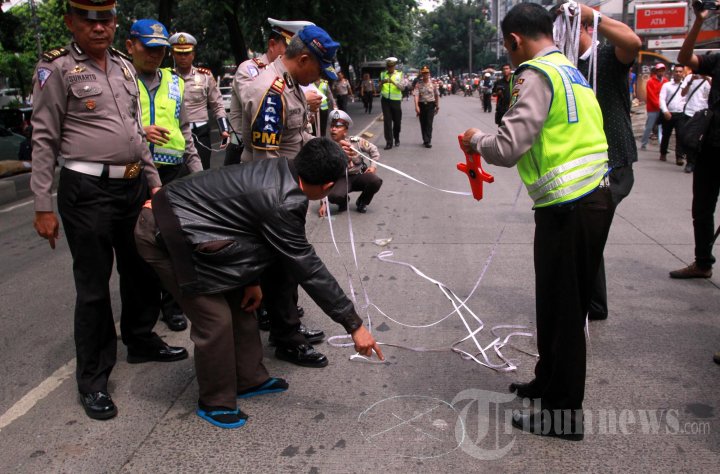 Olah TKP Kecelakaan Maut Pondok Indah