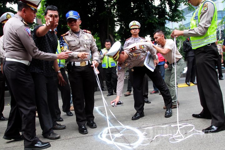 Olah TKP Kecelakaan Maut Pondok Indah
