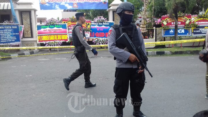 Olah TKP Pasca BOM Bunuh Diri di Mapolresta Surakarta
