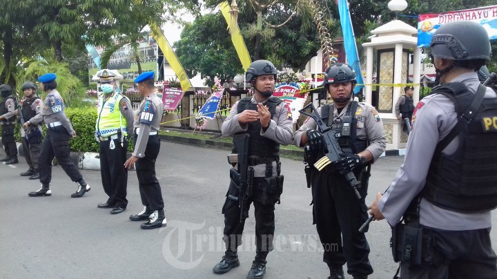 Olah TKP Pasca BOM Bunuh Diri di Mapolresta Surakarta