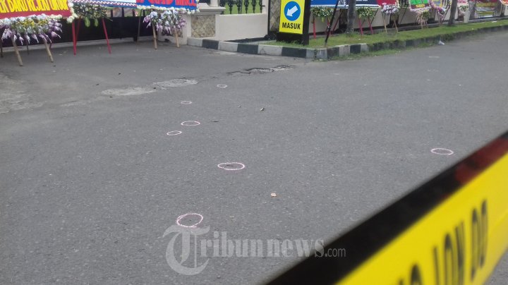 Olah TKP Pasca BOM Bunuh Diri di Mapolresta Surakarta
