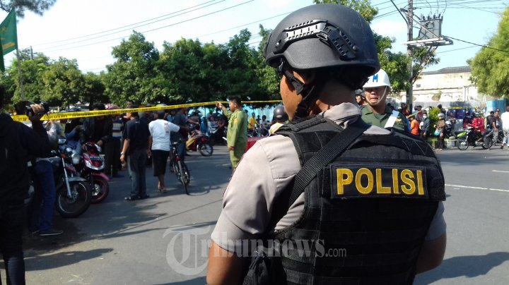 Olah TKP Pasca BOM Bunuh Diri di Mapolresta Surakarta
