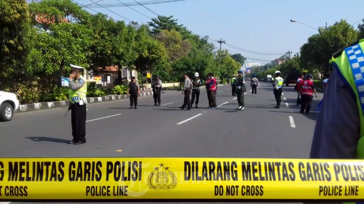 Olah TKP Pasca BOM Bunuh Diri di Mapolresta Surakarta