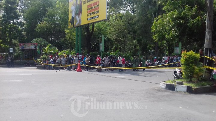 Olah TKP Pasca BOM Bunuh Diri di Mapolresta Surakarta