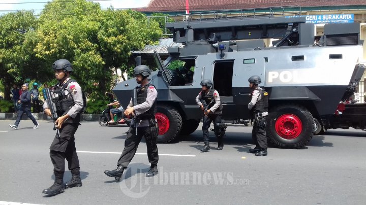 Olah TKP Pasca BOM Bunuh Diri di Mapolresta Surakarta