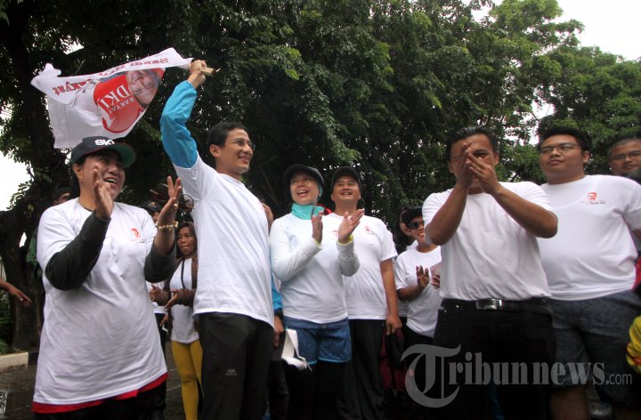 Olahraga Jalan Sehat Bersama Sandiaga Uno