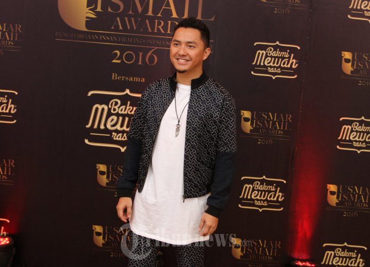 Omesh Hadiri Malam Anugerah Usmar Ismail Awards 2016