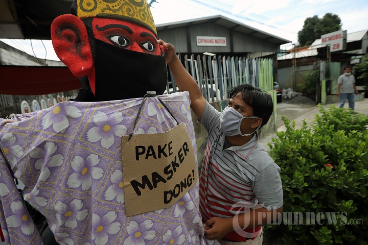 Ondel-ondel Ajak Masyarakat Gunakan Masker
