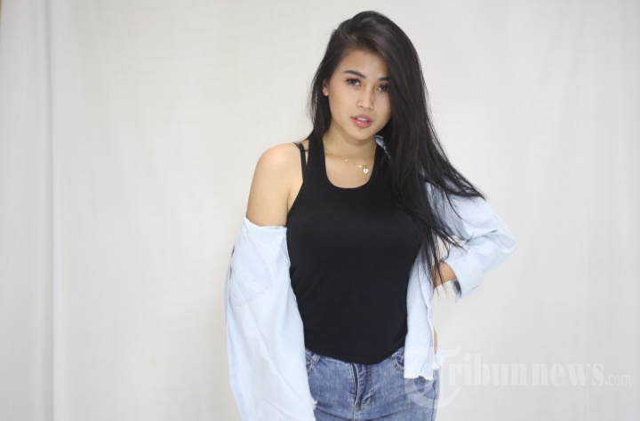 Porno ayol oglini jinsiy aloqa bilan uygotadi