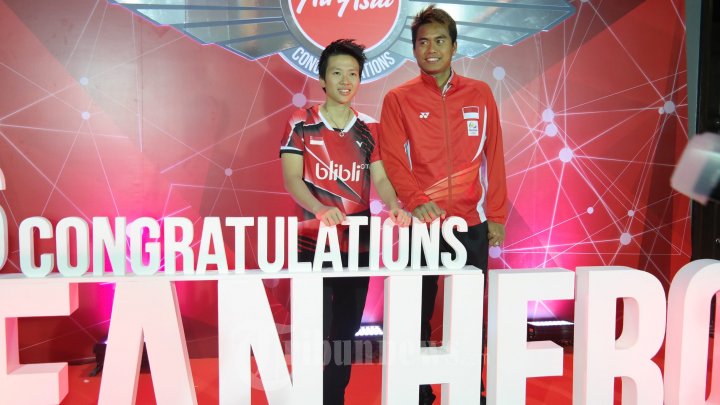 Owi/Butet Terima Penghargaan Tiket Gratis Seumur Hidup