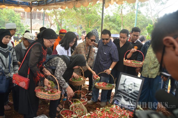 Pak Raden Dimakamkan