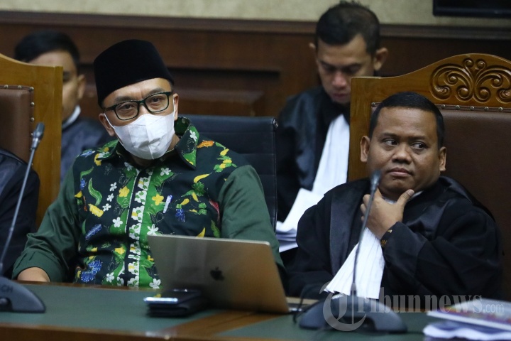 Pakai Masker, Imam Nahrawi Jalani Sidang Lanjutan Kasusnya