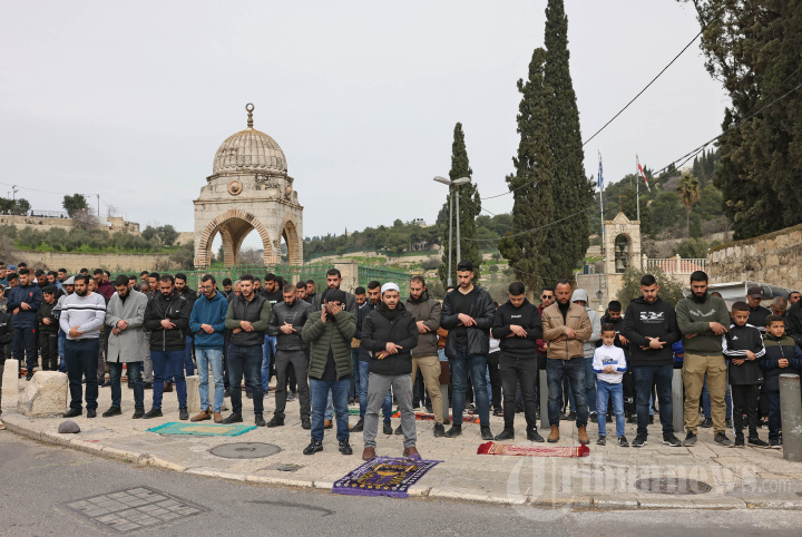 PALESTINIAN-ISRAEL-CONFLICT-JERUSALEM-ISLAM-PRAYER