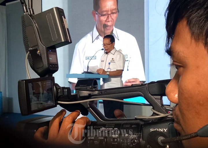 Pande Putu Kenalkan Seragam Baru Karyawan Perum PPD