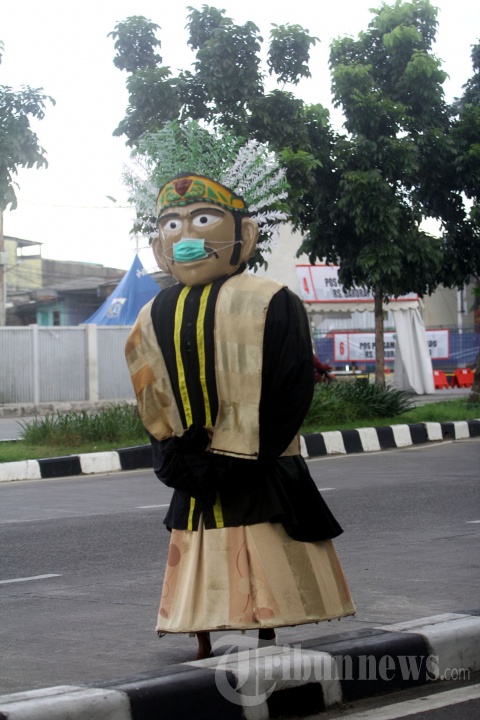 Pandemi Corona, Ondel-ondel Juga Pakai Masker
