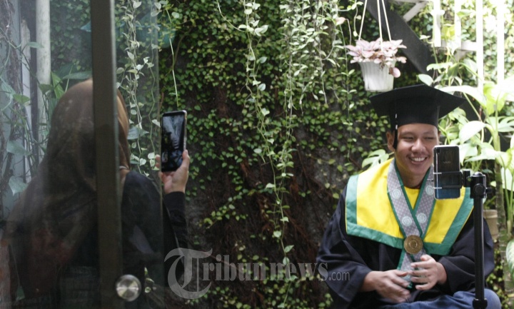 Pandemi Covid-19 UNS Melakukan Wisuda Online Untuk 257 Mahasiswa
