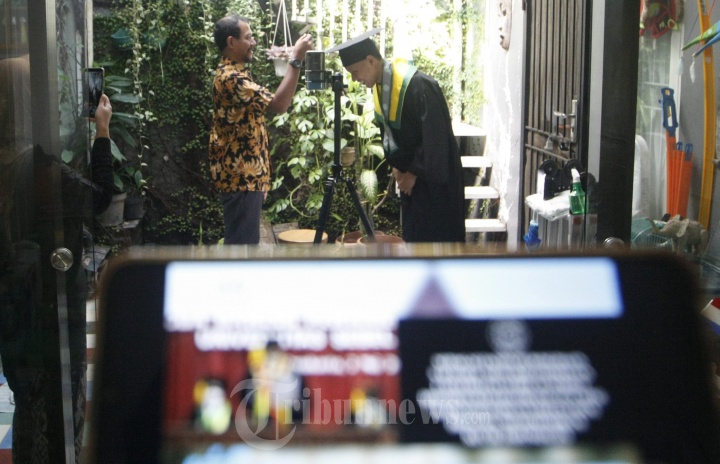 Pandemi Covid-19 UNS Melakukan Wisuda Online Untuk 257 Mahasiswa