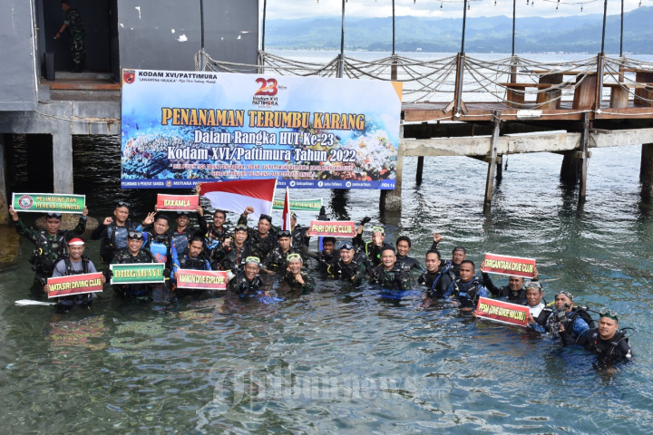 Pangdam Pattimura Tanam Terumbu Karang di Dasar Laut Maluku