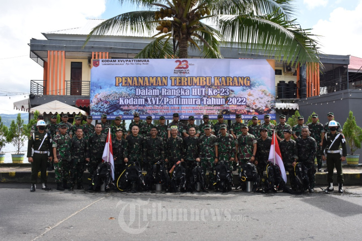 Pangdam Pattimura Tanam Terumbu Karang di Dasar Laut Maluku