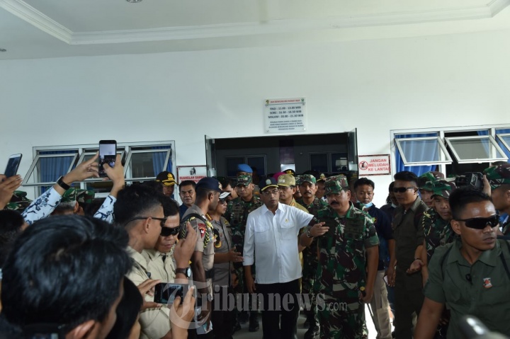 Panglima dan Kapolri Kunjungi Korban KM Sinar Bangun
