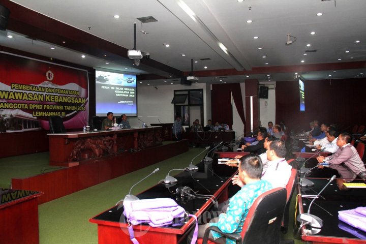 Panglima TNI Bekali Anggota DPRD Provinsi