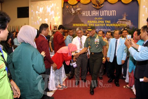 Panglima TNI Beri Kuliah Umum Mahasiswa UNS