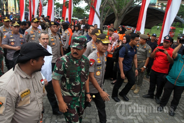 Panglima TNI dan Kapolri Tinjau Posko Relawan Karhutla