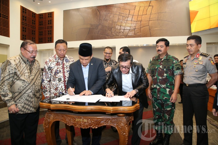Panglima TNI Hadiri Rapat Kerja RUU Pemberantasan Terorisme