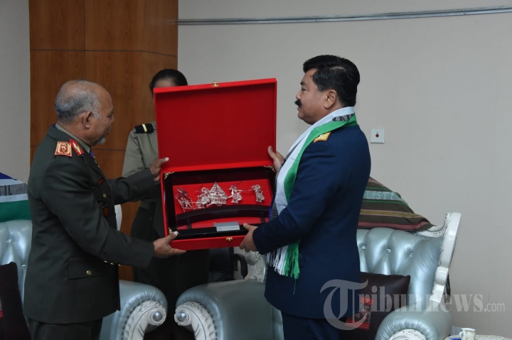 Panglima TNI Hadiri Undangan Upacara HUT ke-18 F-FDTL