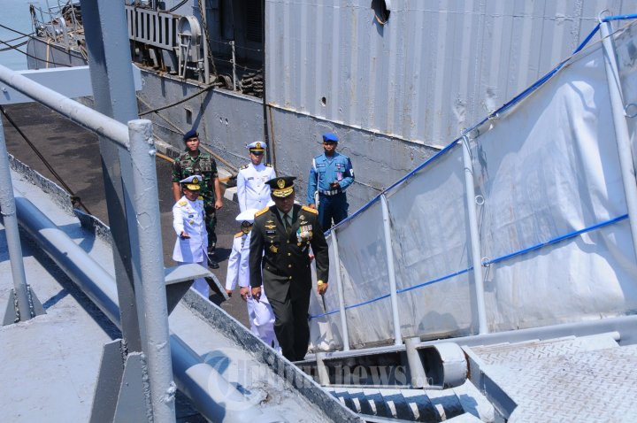 Panglima TNI Insspeksi Kapal Perang Republik Indonesia