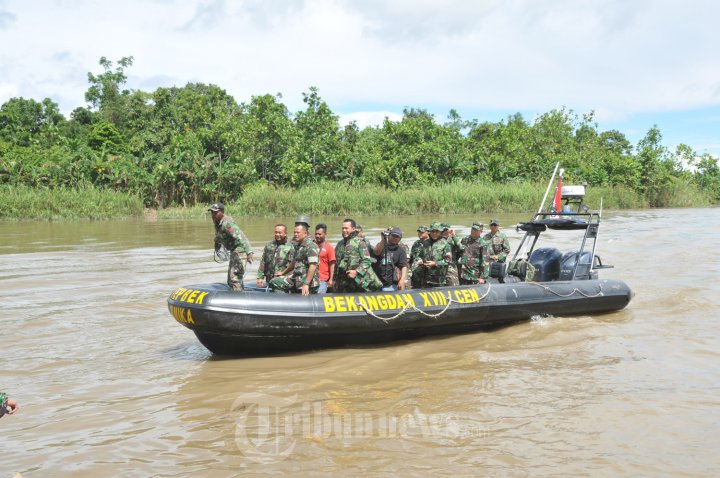 Panglima TNI Meninjau Jalan Trans Papua