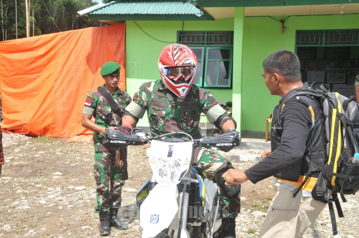 Panglima TNI Meninjau Jalan Trans Papua