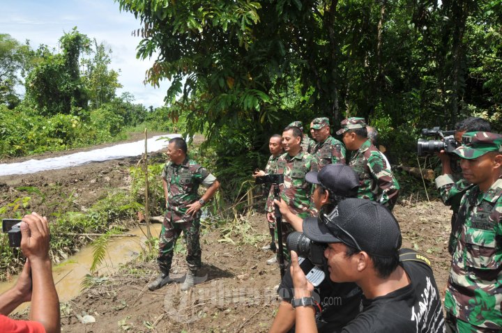 Panglima TNI Meninjau Jalan Trans Papua