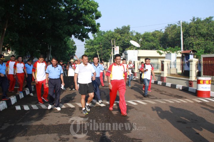 Panglima TNI Olahraga Bersama Prajurit TNI di Halim