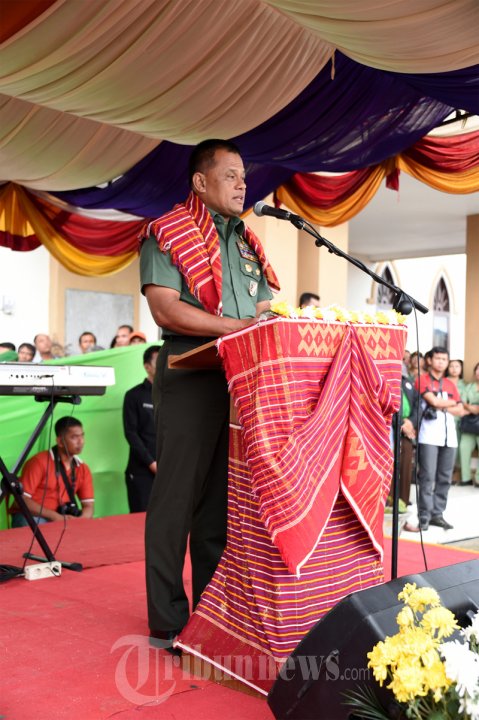 Panglima TNI Resmikan Gereja dan Masjid di Sinabung