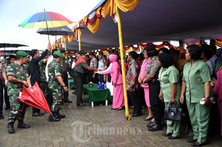 Panglima TNI Resmikan Gereja dan Masjid di Sinabung