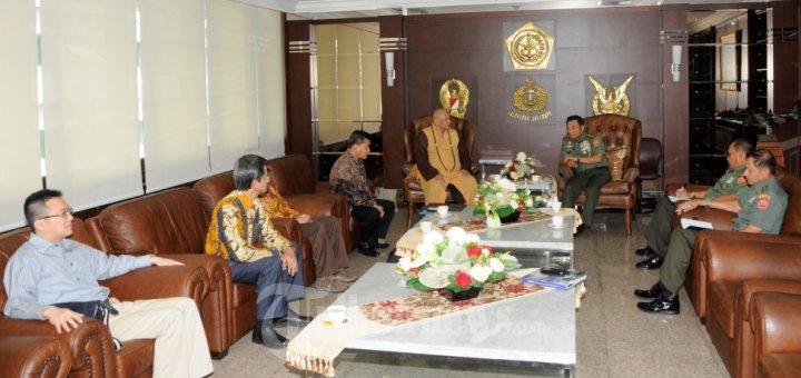 Panglima TNI Terima Suhu Dharma