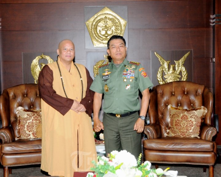 Panglima TNI Terima Suhu Dharma