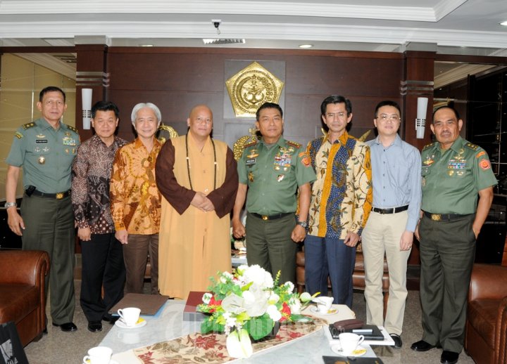 Panglima TNI Terima Suhu Dharma