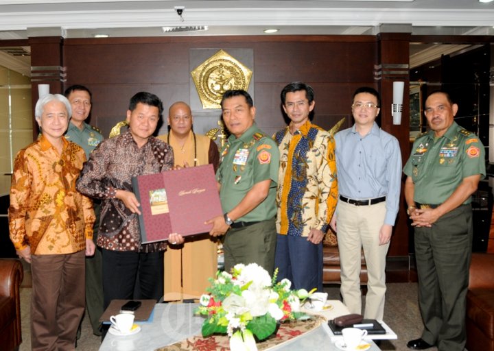 Panglima TNI Terima Suhu Dharma