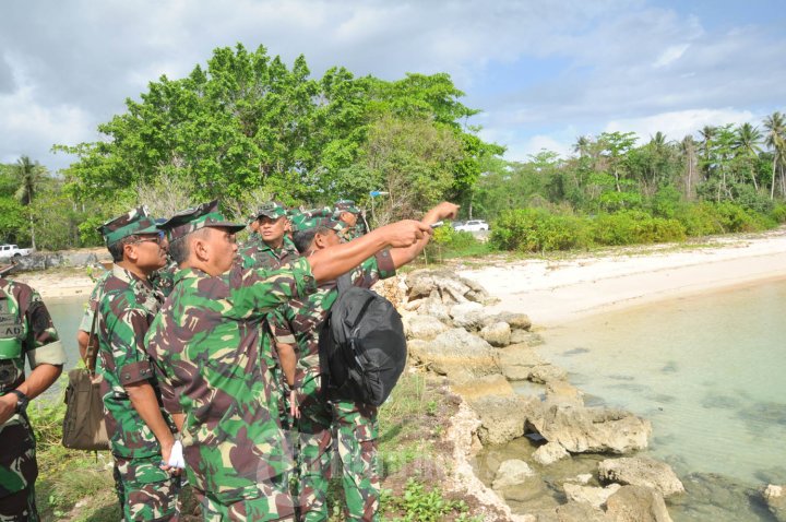 Panglima TNI Tinjau Bekas Dermaga Sekutu di Morotai