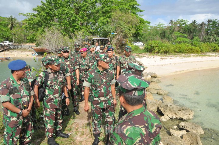 Panglima TNI Tinjau Bekas Dermaga Sekutu di Morotai