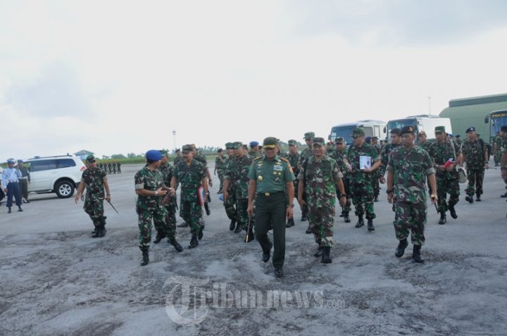 Panglima TNI Tinjau Dermaga Pangkalan AL Pulau Biak
