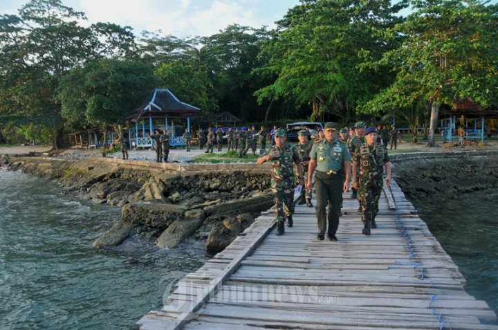 Panglima TNI Tinjau Dermaga Pangkalan AL Pulau Biak