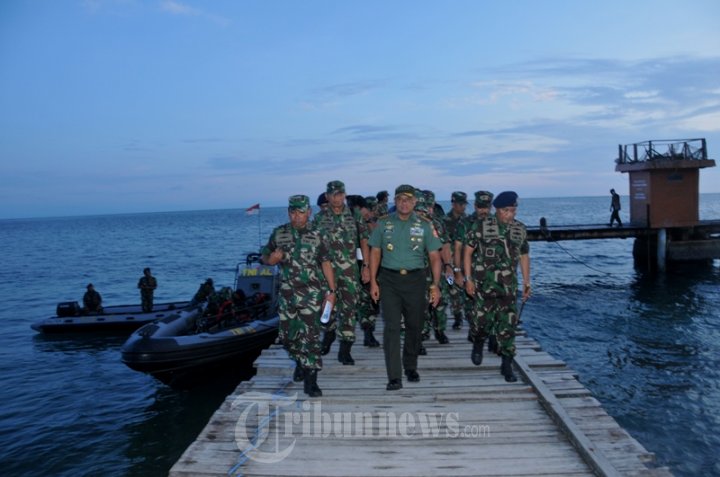 Panglima TNI Tinjau Dermaga Pangkalan AL Pulau Biak