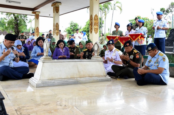 Panglima TNI Ziarah Ke Makam Panglima Besar Jenderal Soedirman
