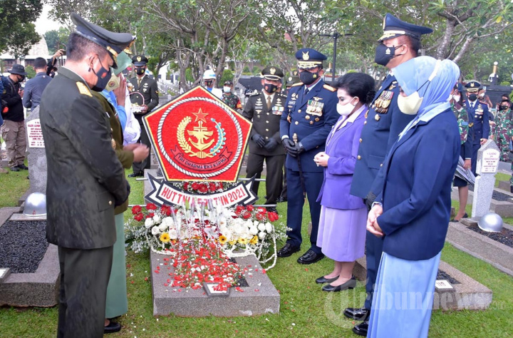 Panglima TNI Ziarah Nasional dan Tabur Bunga di TMPNU Kalibata