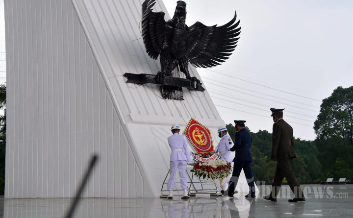 Panglima TNI Ziarah Nasional dan Tabur Bunga di TMPNU Kalibata
