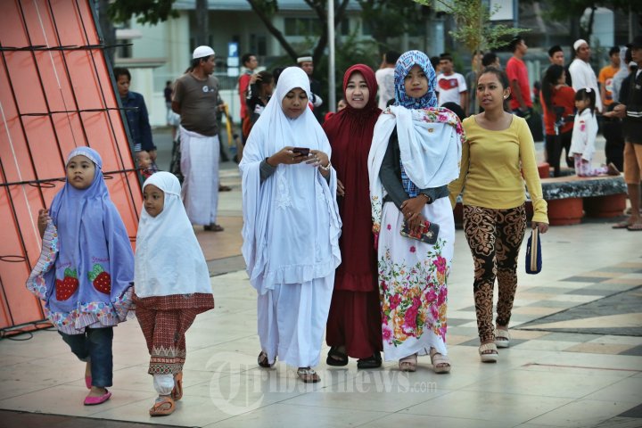 Pantai Losari Makassar Usai Shalat Subuh