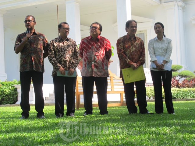 Para Menteri Konpers Penurunan Harga BBM